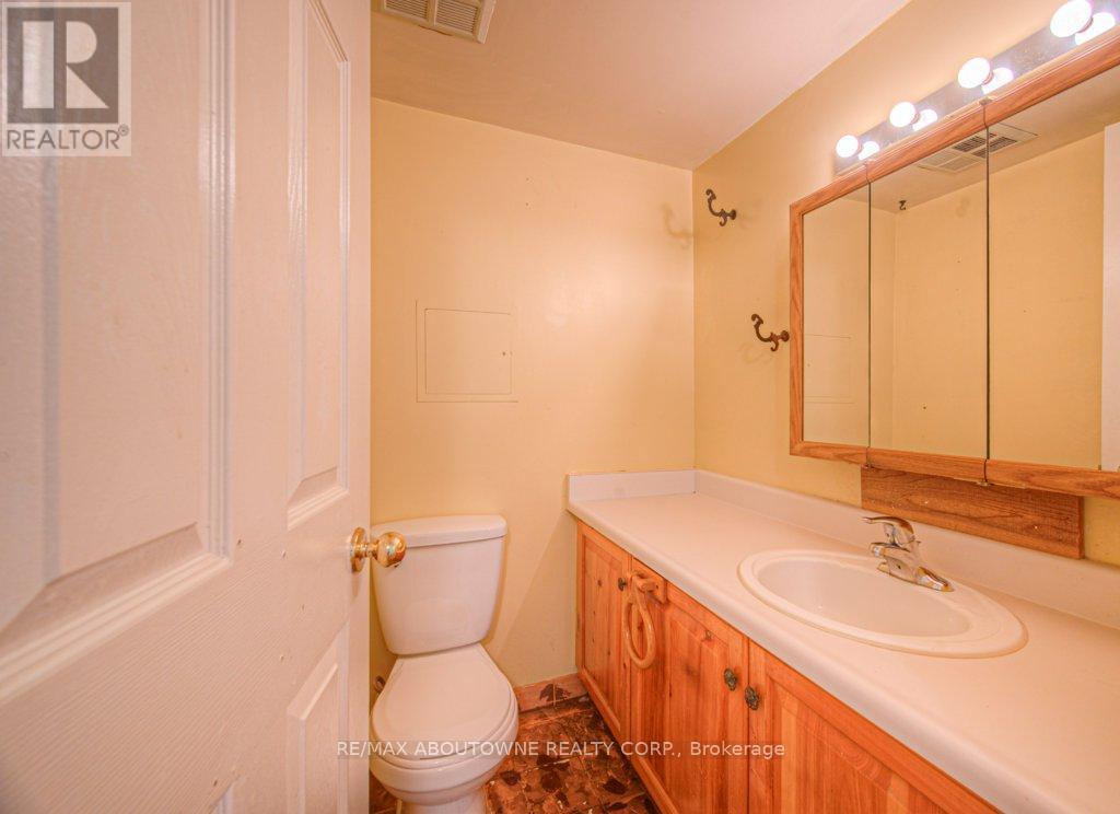 103 - 1071 Queens Avenue, Oakville, Ontario  L6H 2R5 - Photo 11 - W12414242