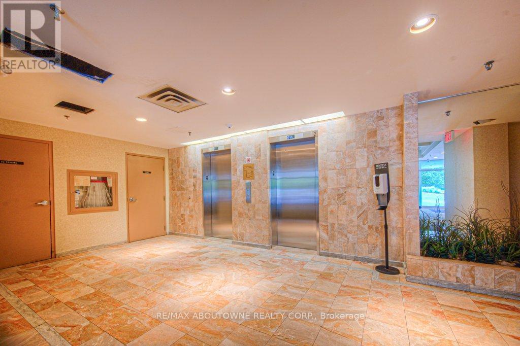 103 - 1071 Queens Avenue, Oakville, Ontario  L6H 2R5 - Photo 17 - W12414242