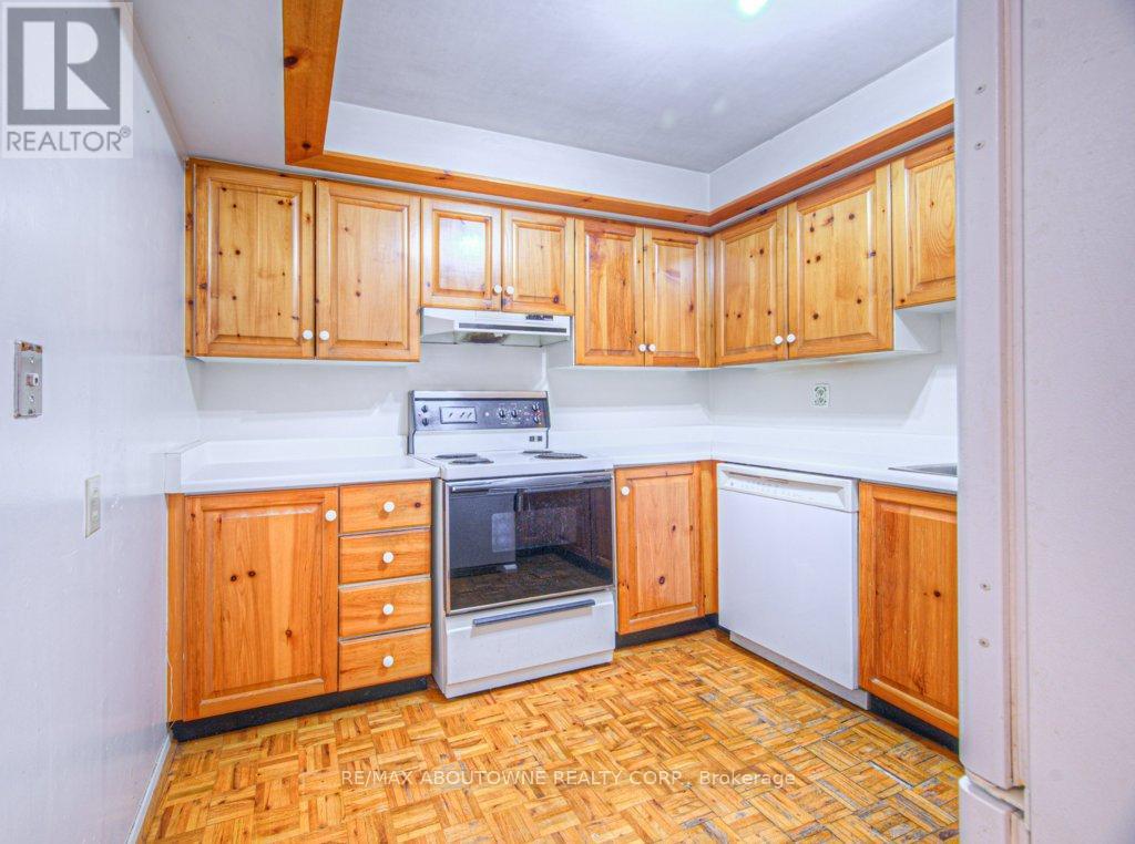 103 - 1071 Queens Avenue, Oakville, Ontario  L6H 2R5 - Photo 3 - W12414242