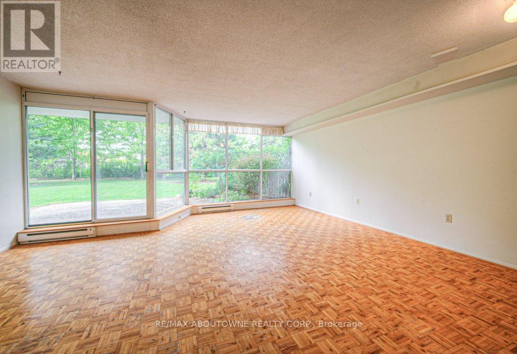 103 - 1071 Queens Avenue, Oakville, Ontario  L6H 2R5 - Photo 5 - W12414242