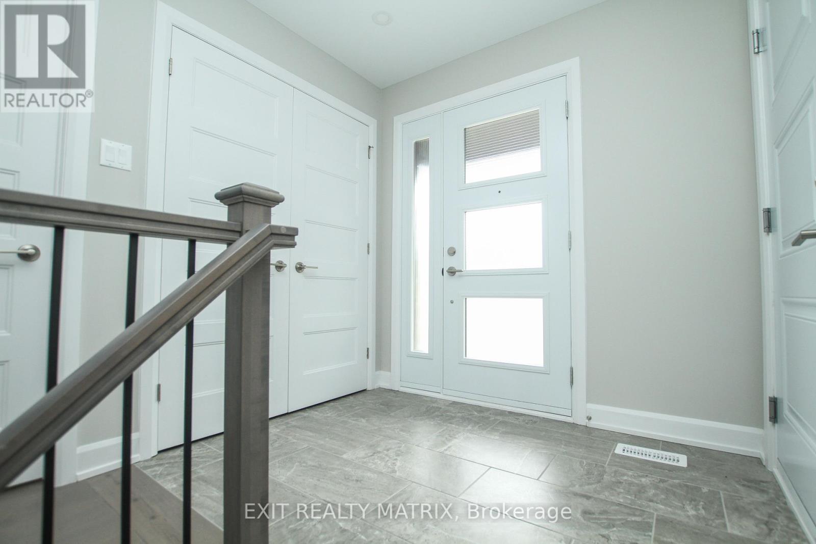 9 Glenco Road, South Stormont, Ontario  K0C 2A0 - Photo 3 - X12414250