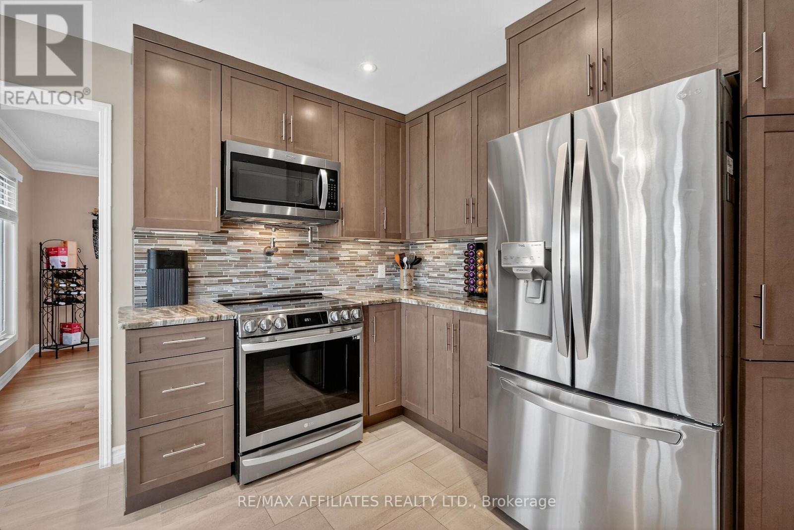 560 Falwyn Crescent, Ottawa, Ontario  K4A 2A4 - Photo 13 - X12414266