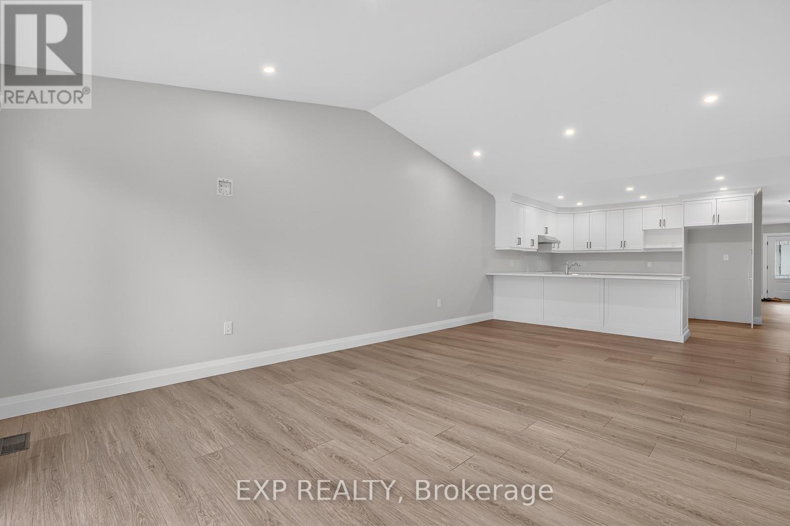 166 Webb Street, Minto, Ontario  N0G 1Z0 - Photo 11 - X12414214