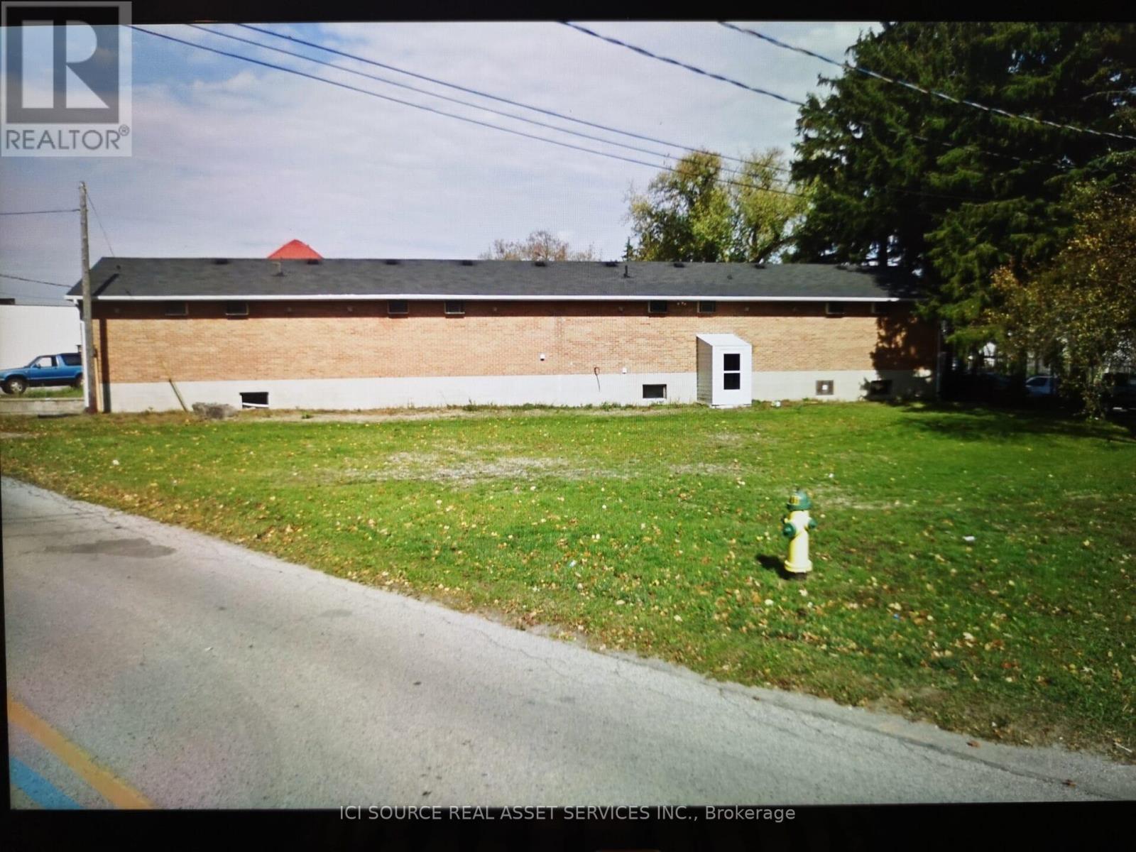12 Goshen Street, Tillsonburg, Ontario  N4G 2T7 - Photo 2 - X12414224