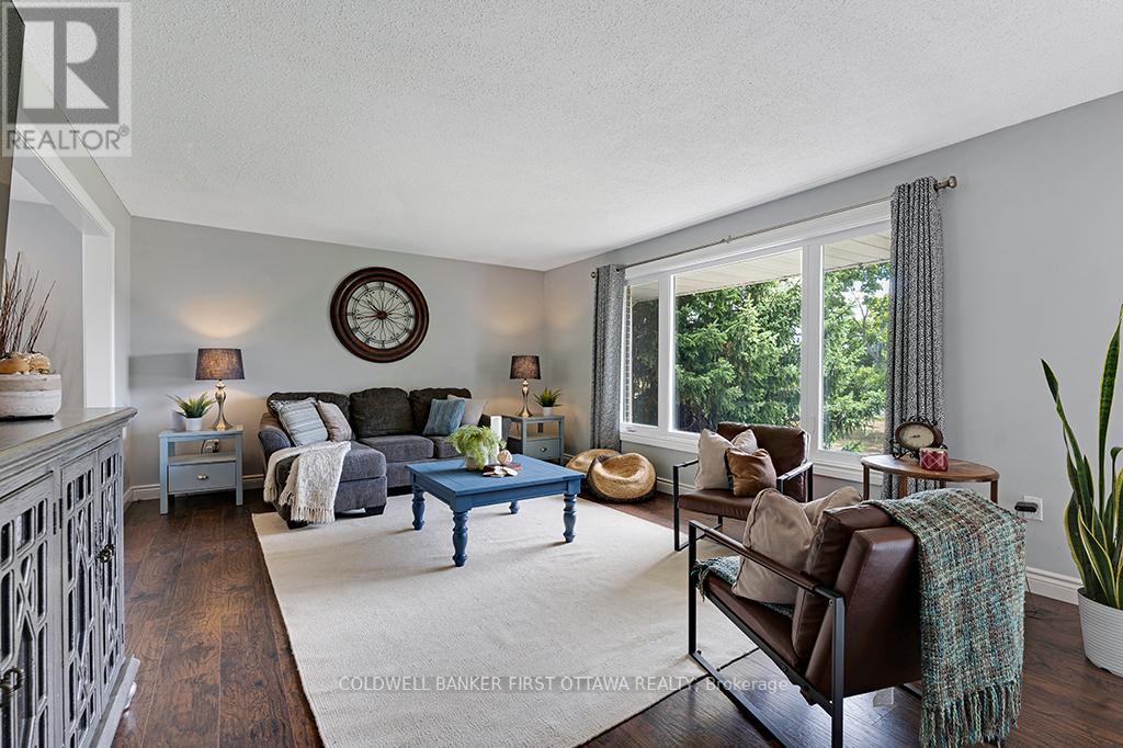 376 Napoleon Street, Carleton Place, Ontario  K7C 4V5 - Photo 8 - X12383047