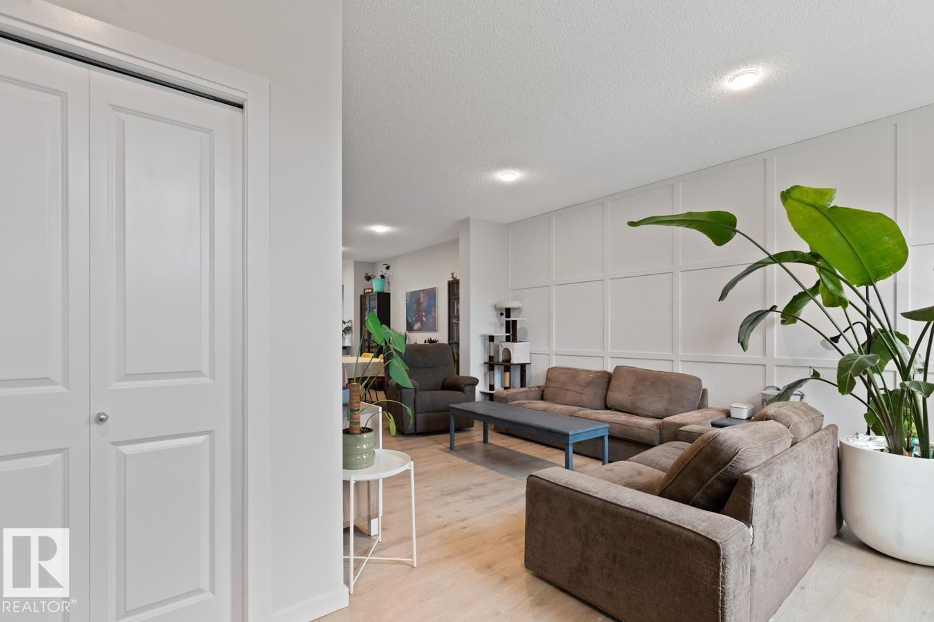 2147 Maple Rd Nw, Edmonton, Alberta  T6T 2L6 - Photo 2 - E4458495