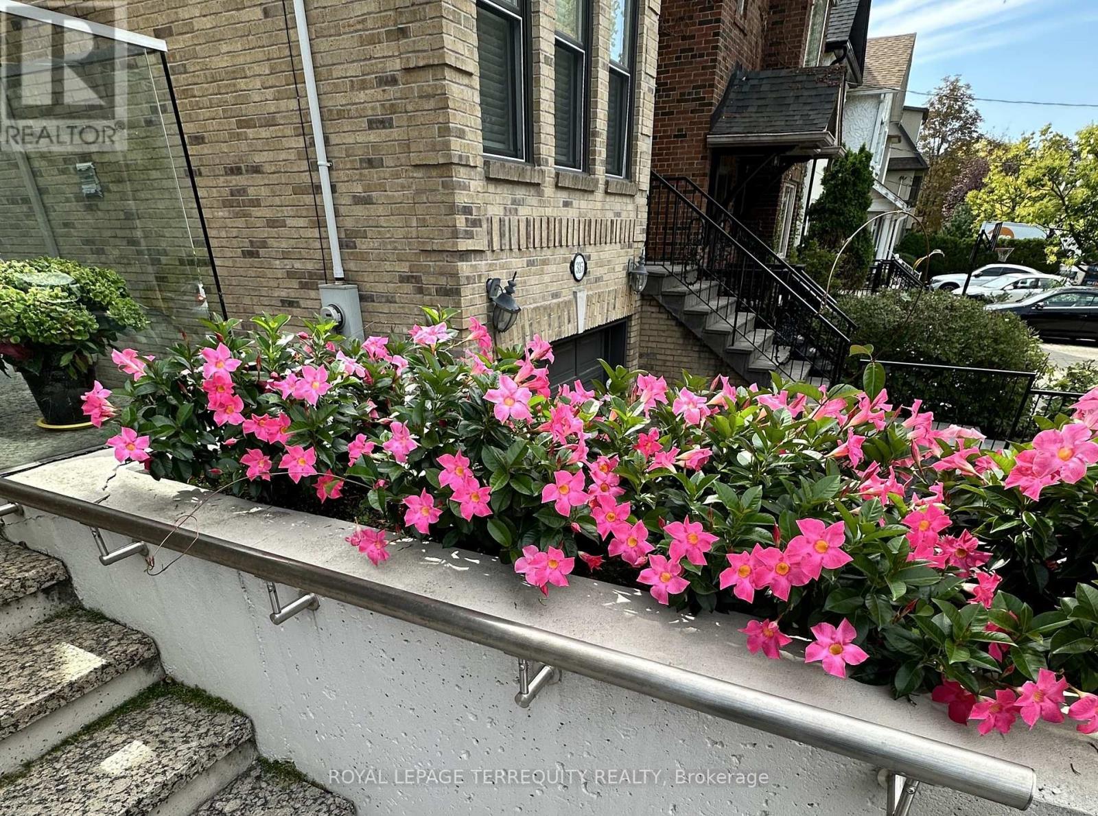 317 Keewatin Avenue, Toronto, Ontario  M4P 2A4 - Photo 5 - C12410724