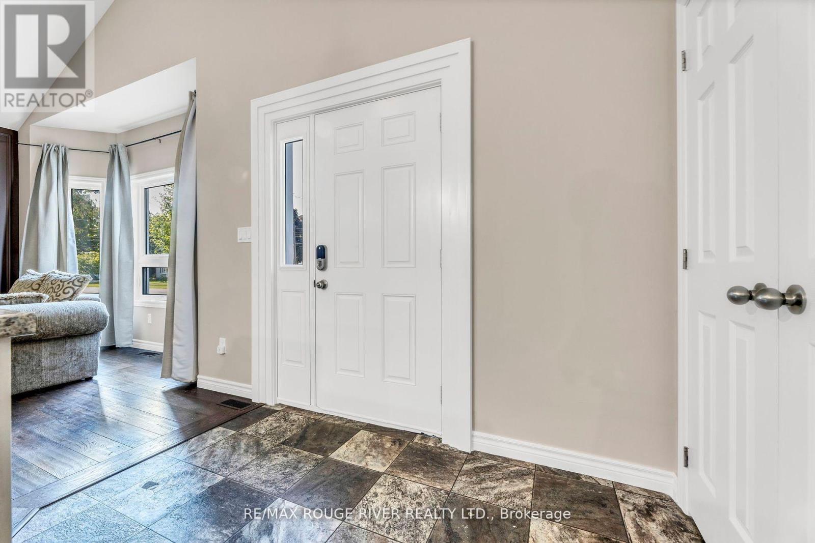 100 Queen Street, Kawartha Lakes, Ontario  K0M 1N0 - Photo 5 - X12331014
