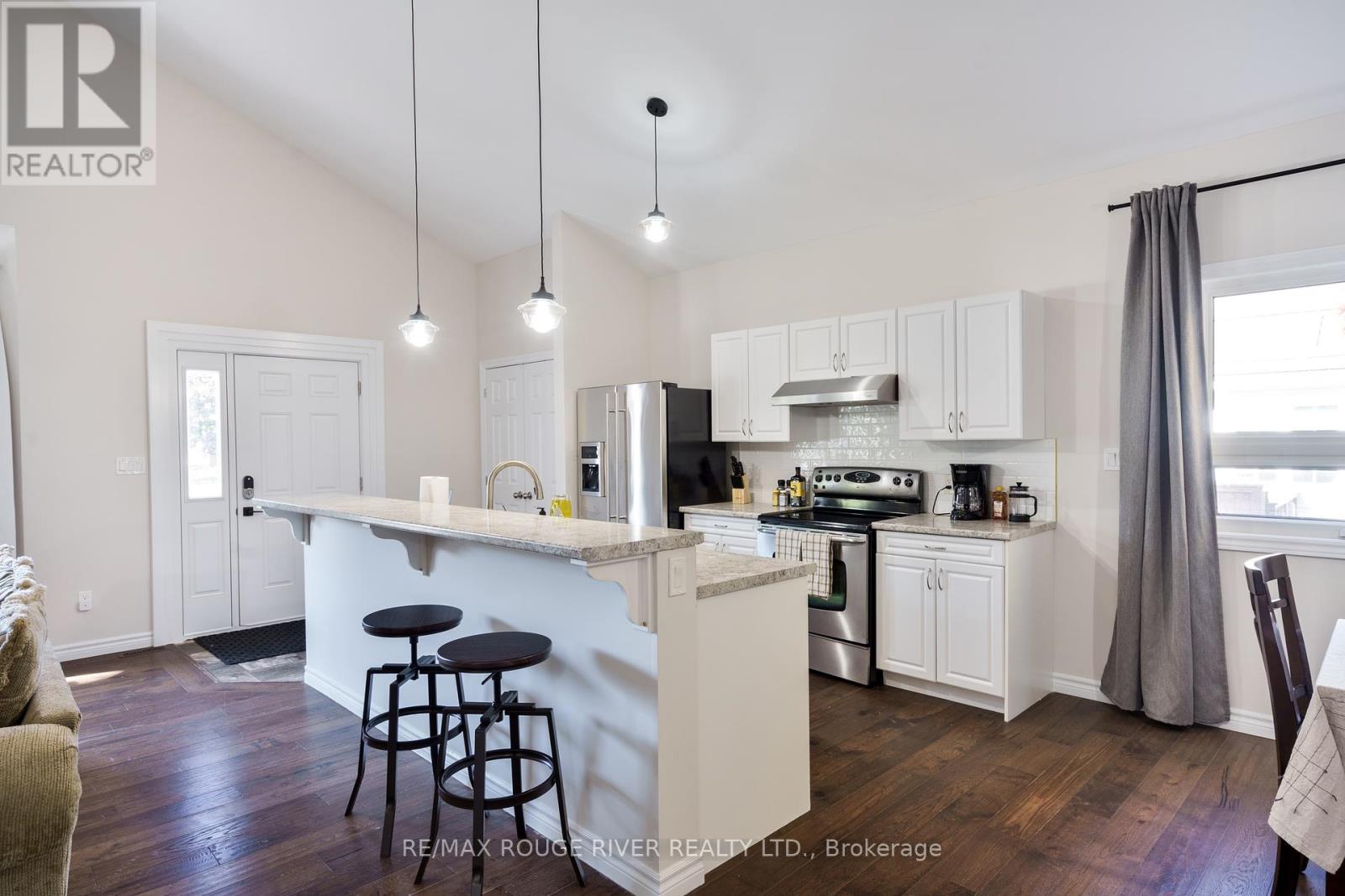 100 Queen Street, Kawartha Lakes, Ontario  K0M 1N0 - Photo 6 - X12331014
