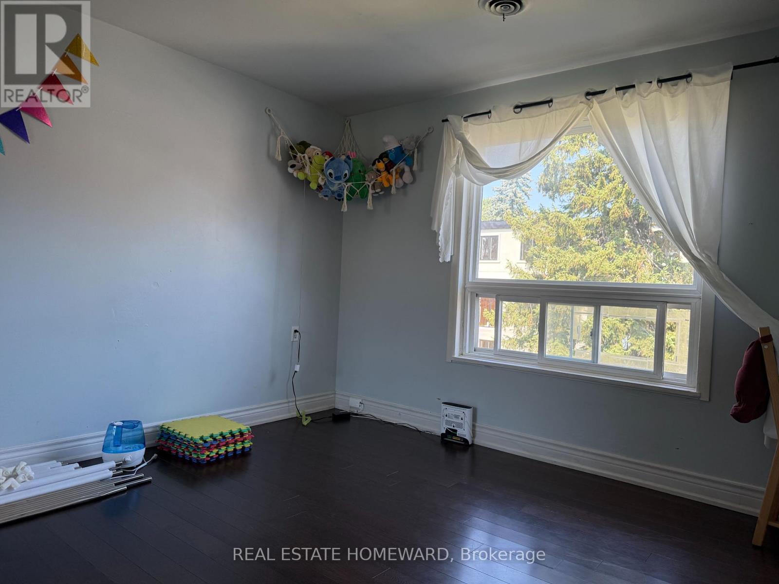 2nd Floor - 983 Victoria Park Avenue, Toronto, Ontario  M4B 2J4 - Photo 4 - E12414252