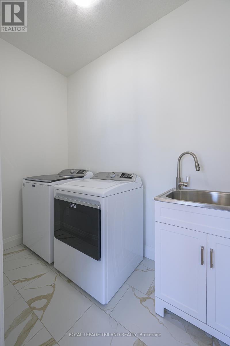 3741 Somerston Crescent, London South, Ontario  N6L 1K3 - Photo 24 - X12414289