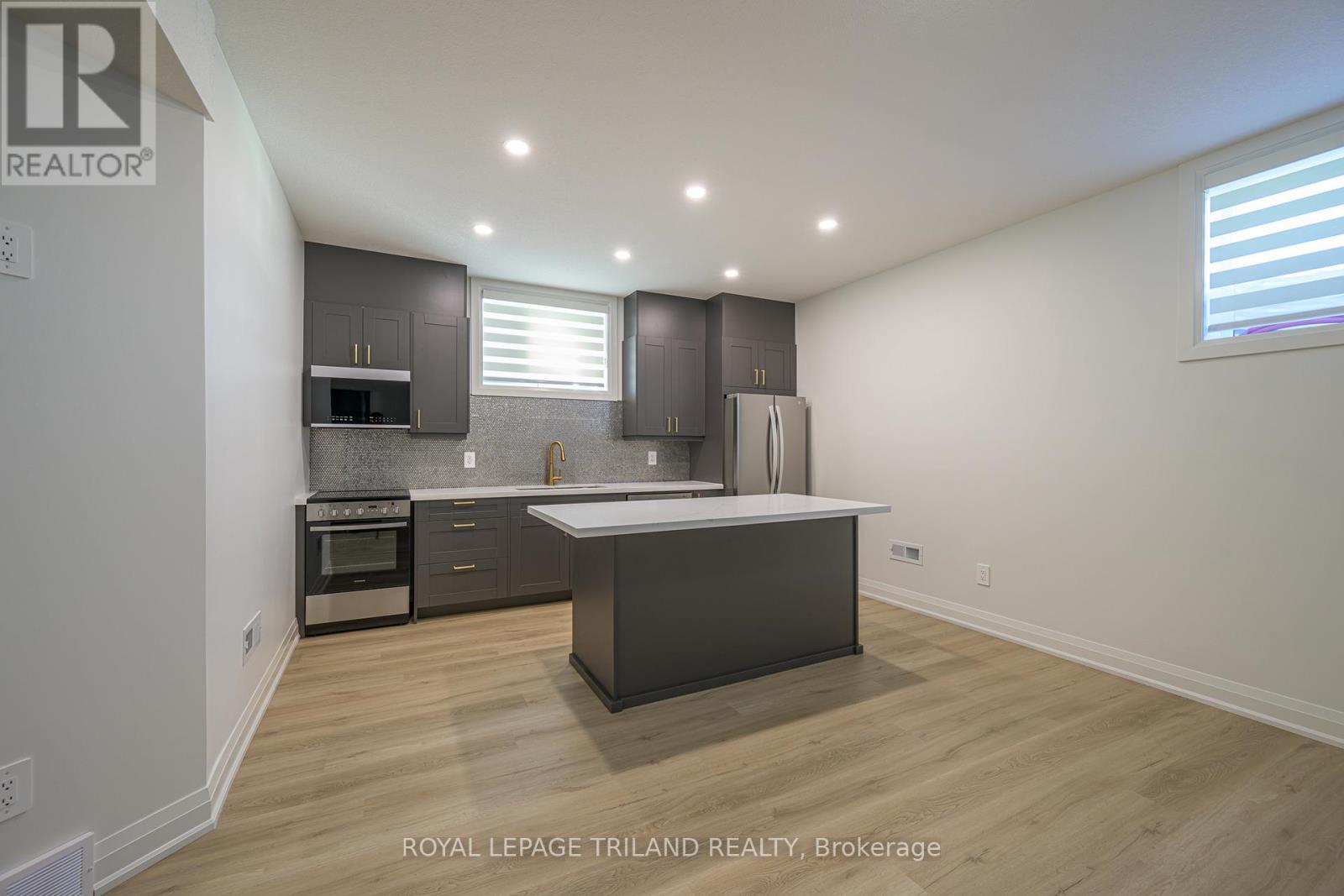 3741 Somerston Crescent, London South, Ontario  N6L 1K3 - Photo 33 - X12414289
