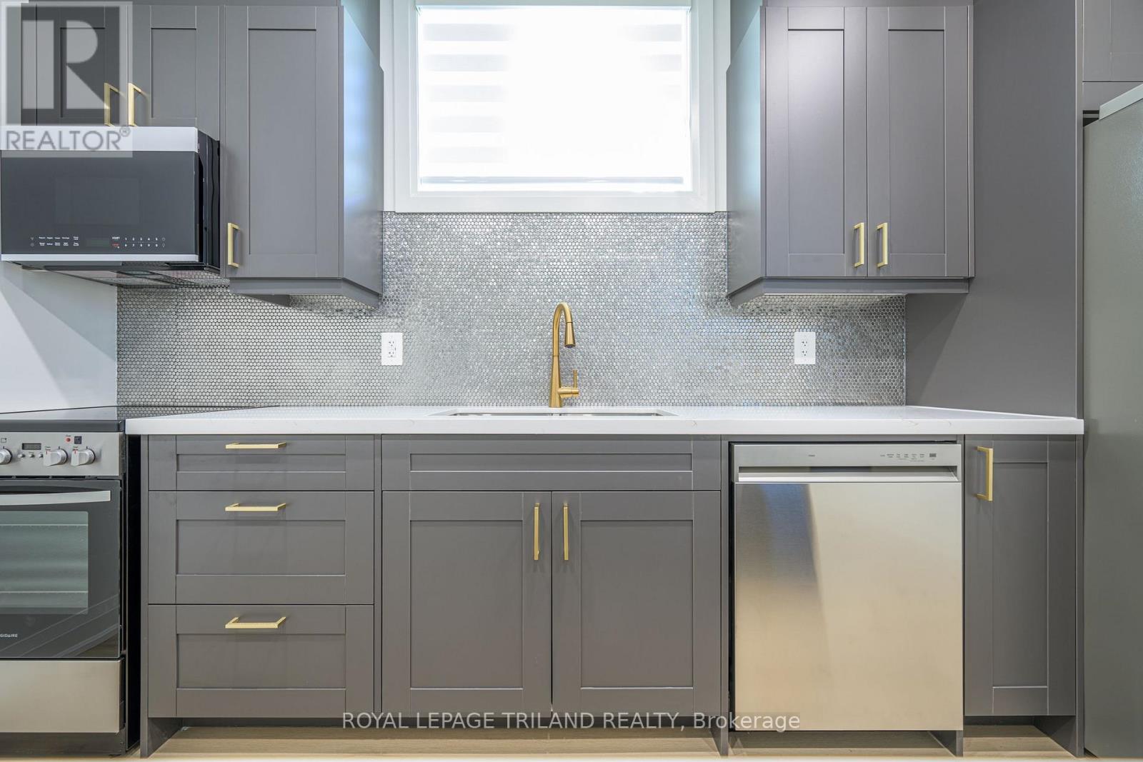 3741 Somerston Crescent, London South, Ontario  N6L 1K3 - Photo 35 - X12414289