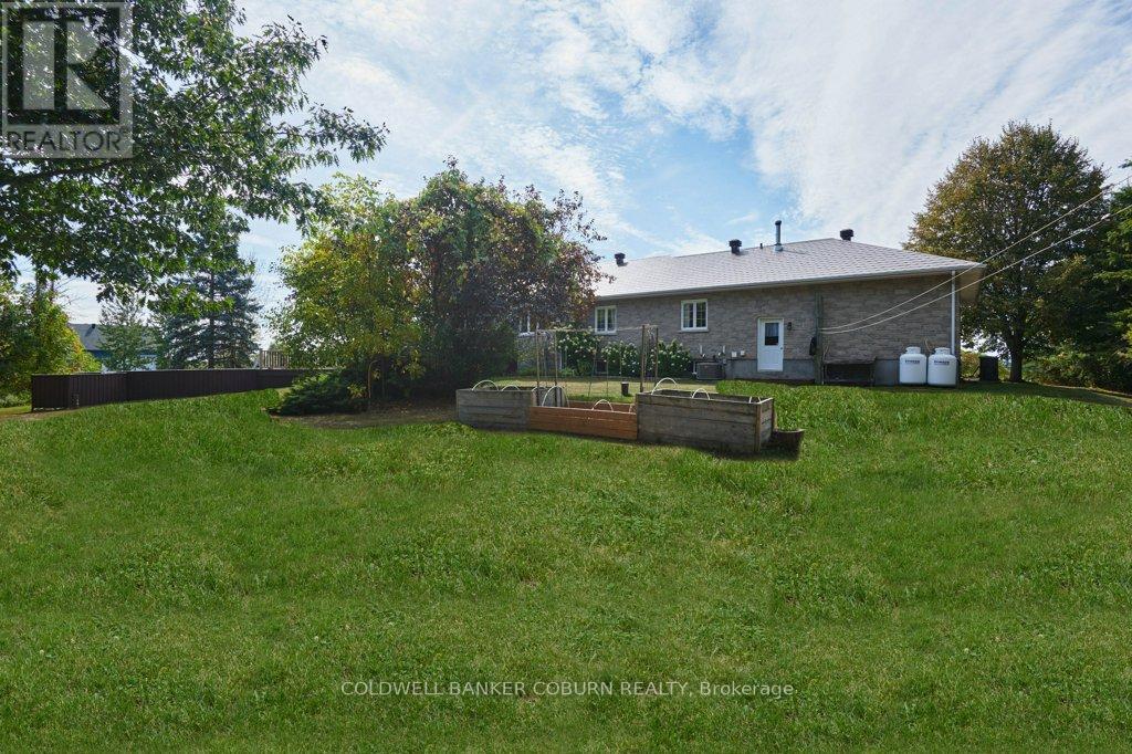 11229 Lakeshore Drive, South Dundas, Ontario  K0E 1K0 - Photo 34 - X12414278