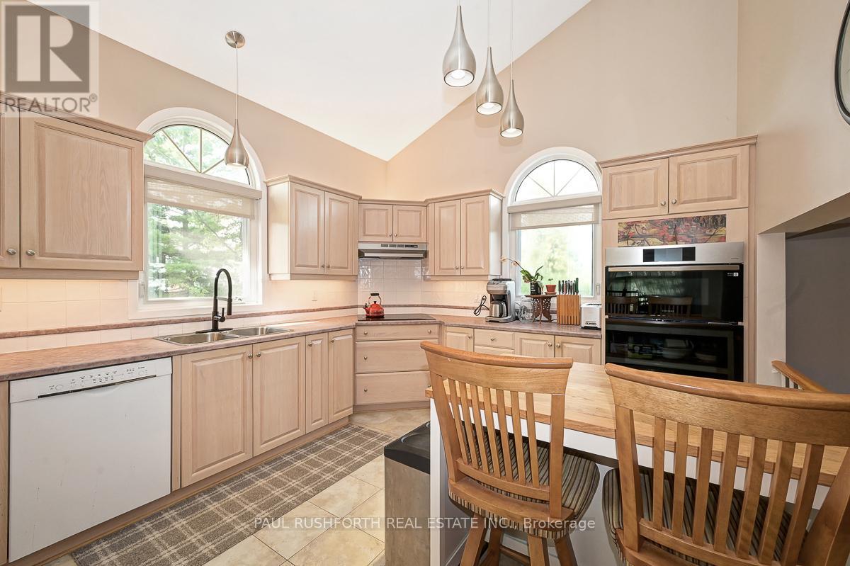 6351 Viseneau Drive, Ottawa, Ontario  K1C 2G8 - Photo 10 - X12414335
