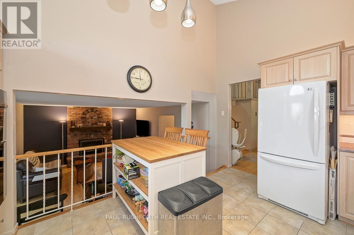 6351 Viseneau Drive, Ottawa, Ontario  K1C 2G8 - Photo 12 - X12414335