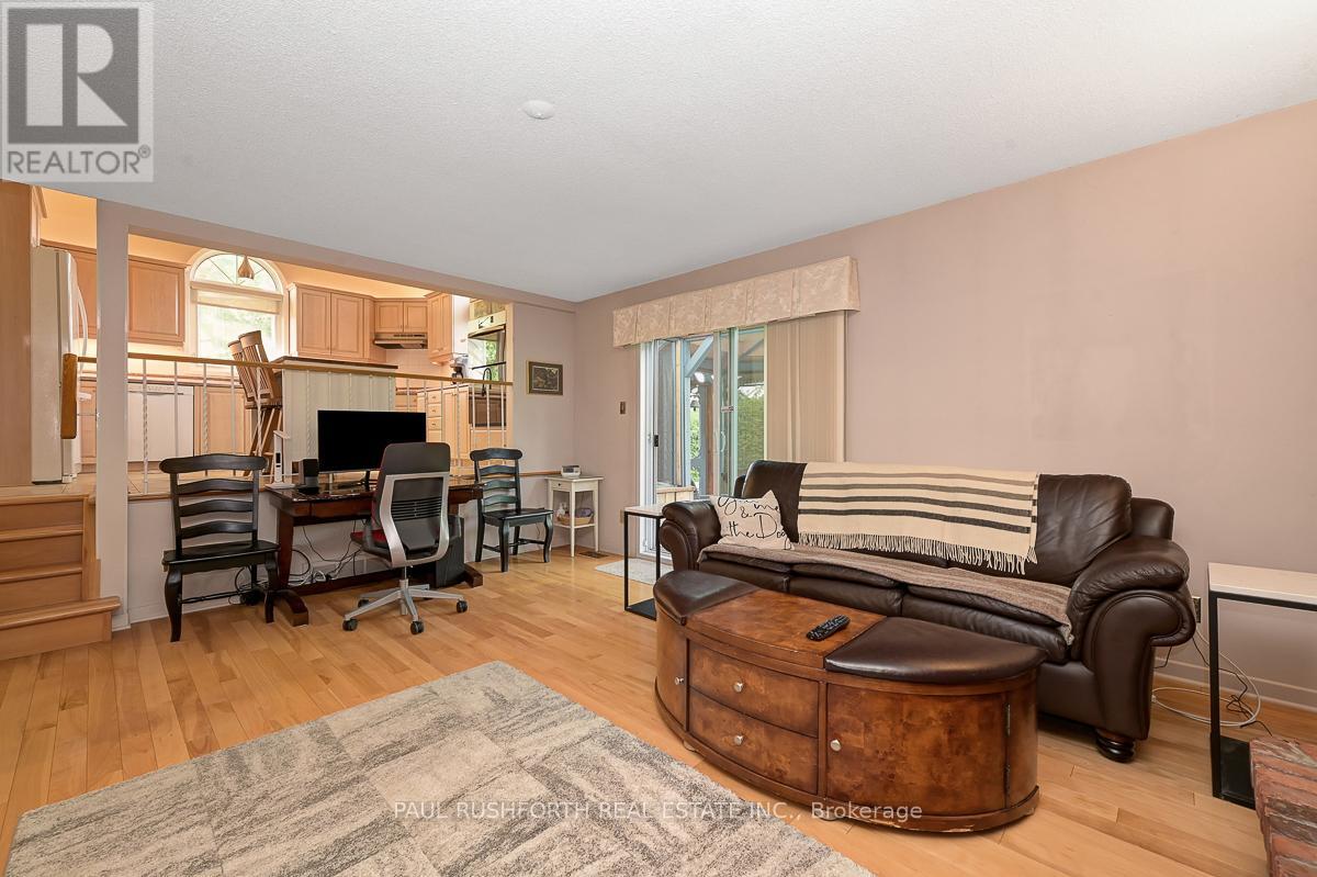 6351 Viseneau Drive, Ottawa, Ontario  K1C 2G8 - Photo 14 - X12414335