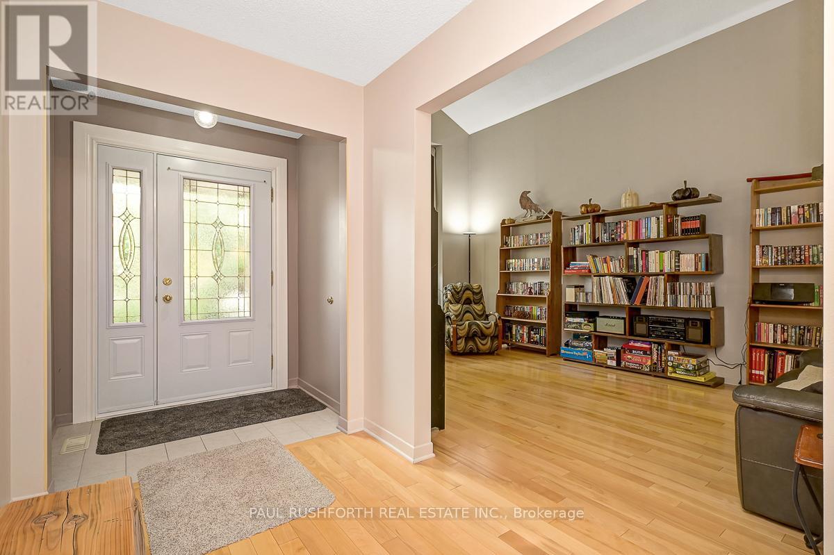 6351 Viseneau Drive, Ottawa, Ontario  K1C 2G8 - Photo 3 - X12414335