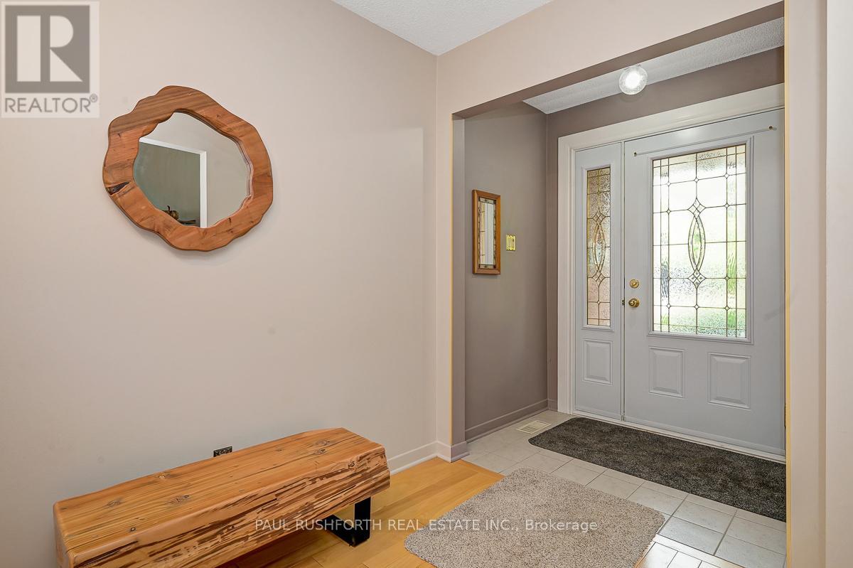 6351 Viseneau Drive, Ottawa, Ontario  K1C 2G8 - Photo 4 - X12414335