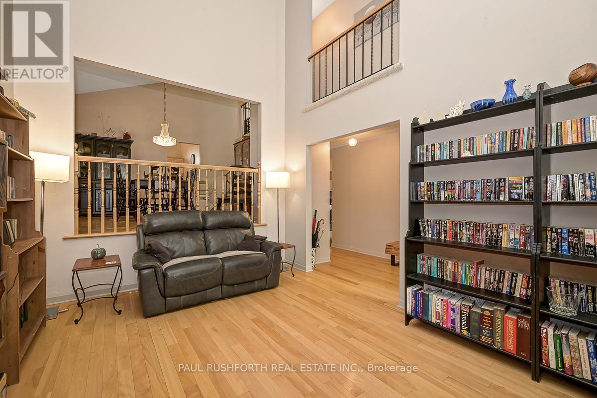 6351 Viseneau Drive, Ottawa, Ontario  K1C 2G8 - Photo 7 - X12414335