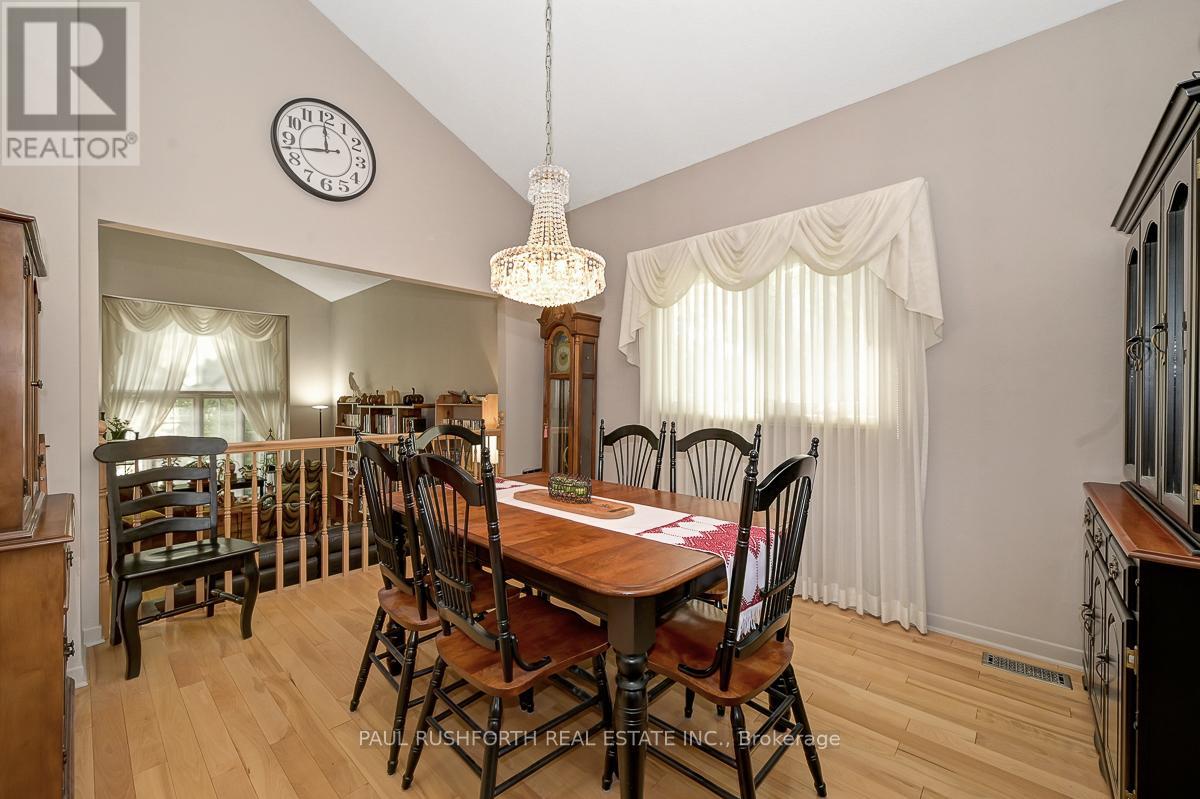 6351 Viseneau Drive, Ottawa, Ontario  K1C 2G8 - Photo 8 - X12414335
