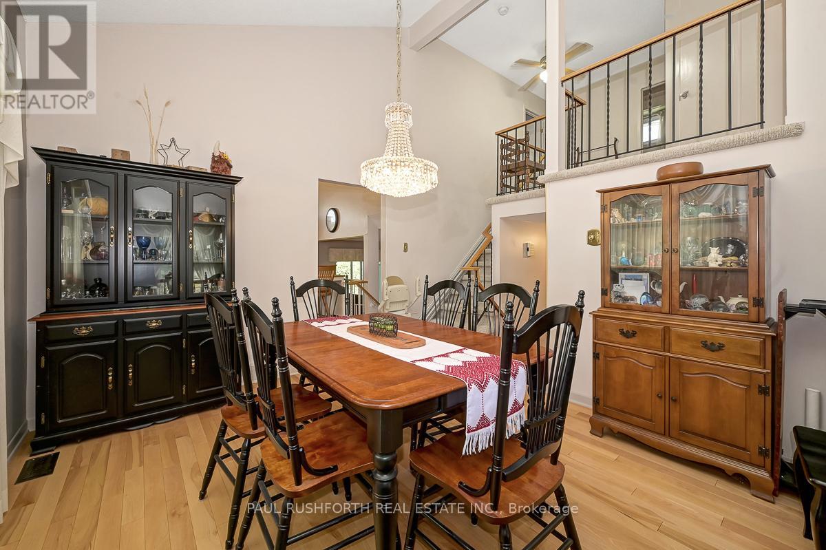 6351 Viseneau Drive, Ottawa, Ontario  K1C 2G8 - Photo 9 - X12414335