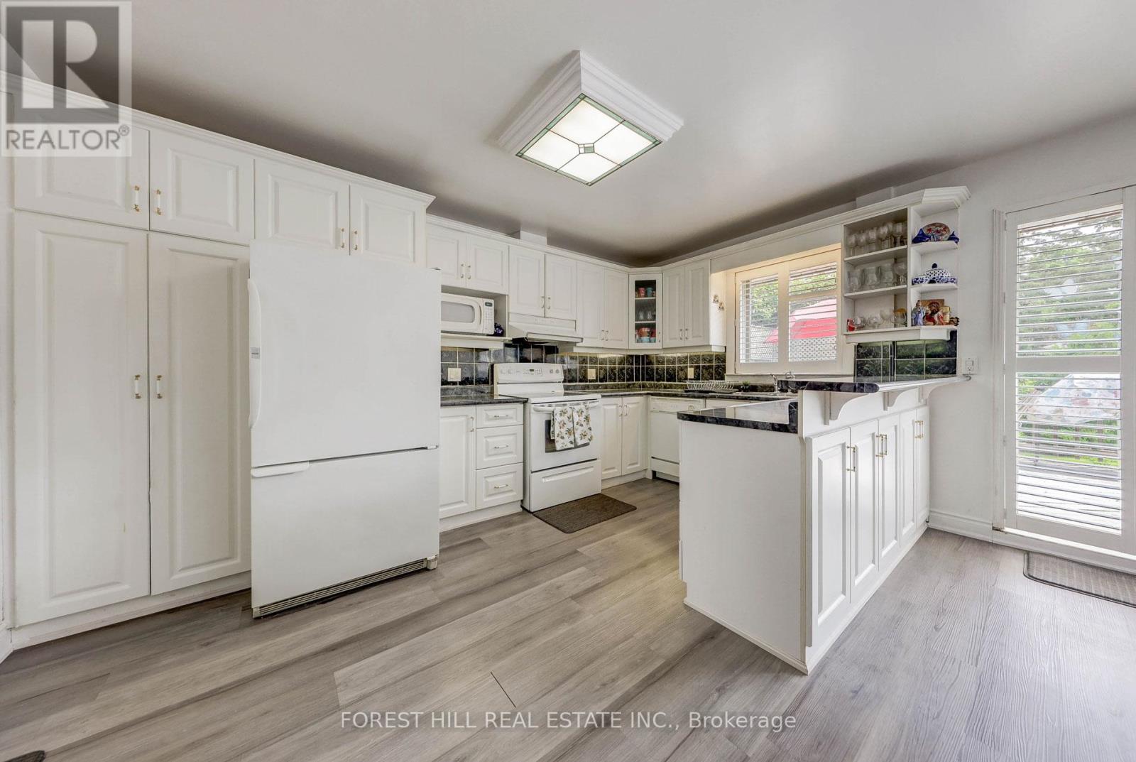 89 Portage Avenue, Toronto, Ontario  M9N 3H2 - Photo 11 - W12414247