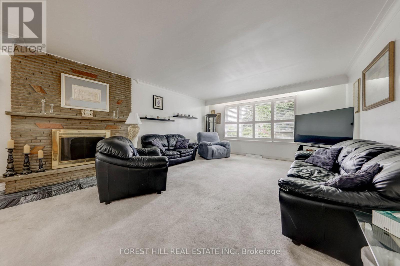 89 Portage Avenue, Toronto, Ontario  M9N 3H2 - Photo 14 - W12414247