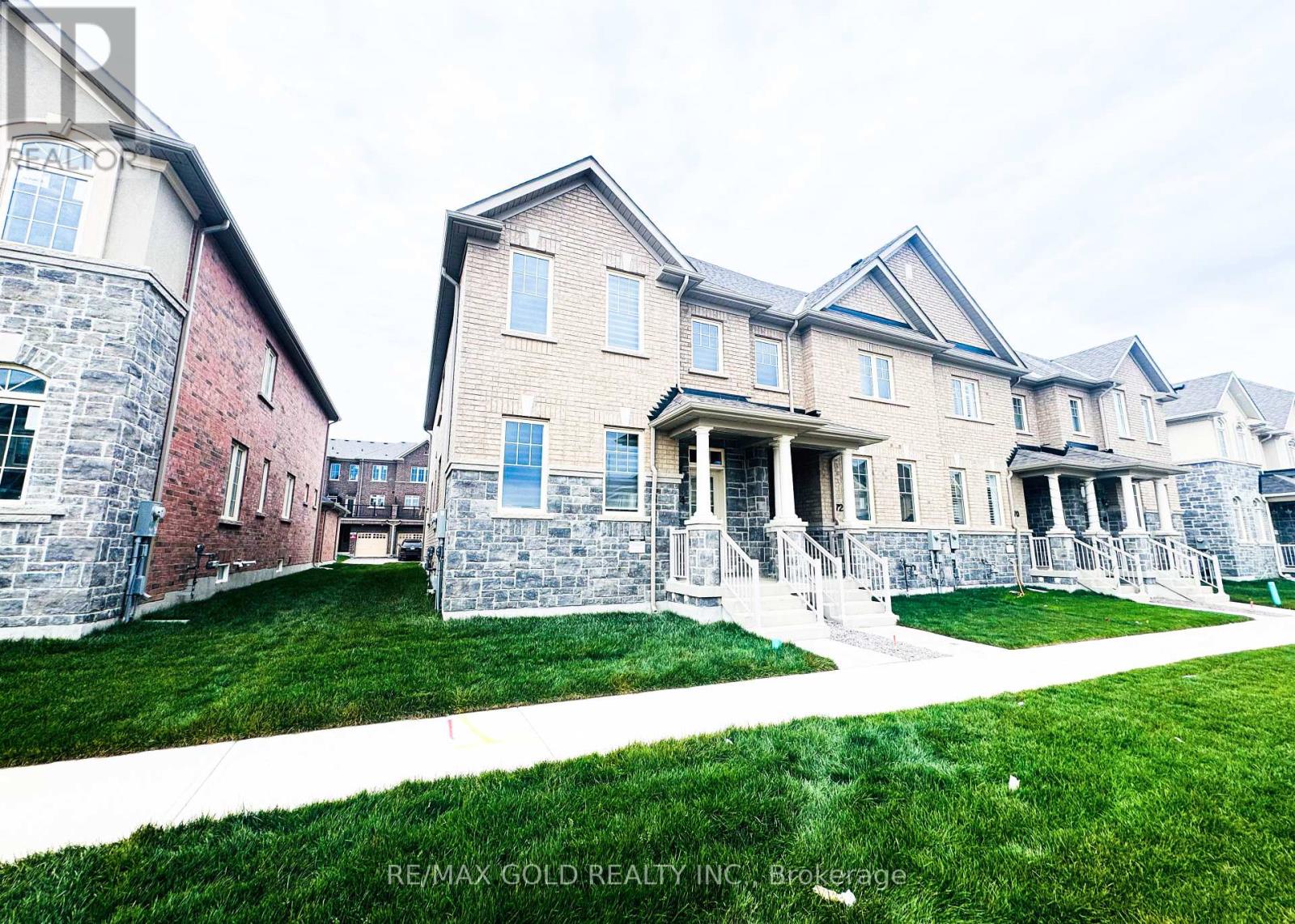 74 Grassbank Road, Brampton, Ontario  L6R 4E5 - Photo 1 - W12414264
