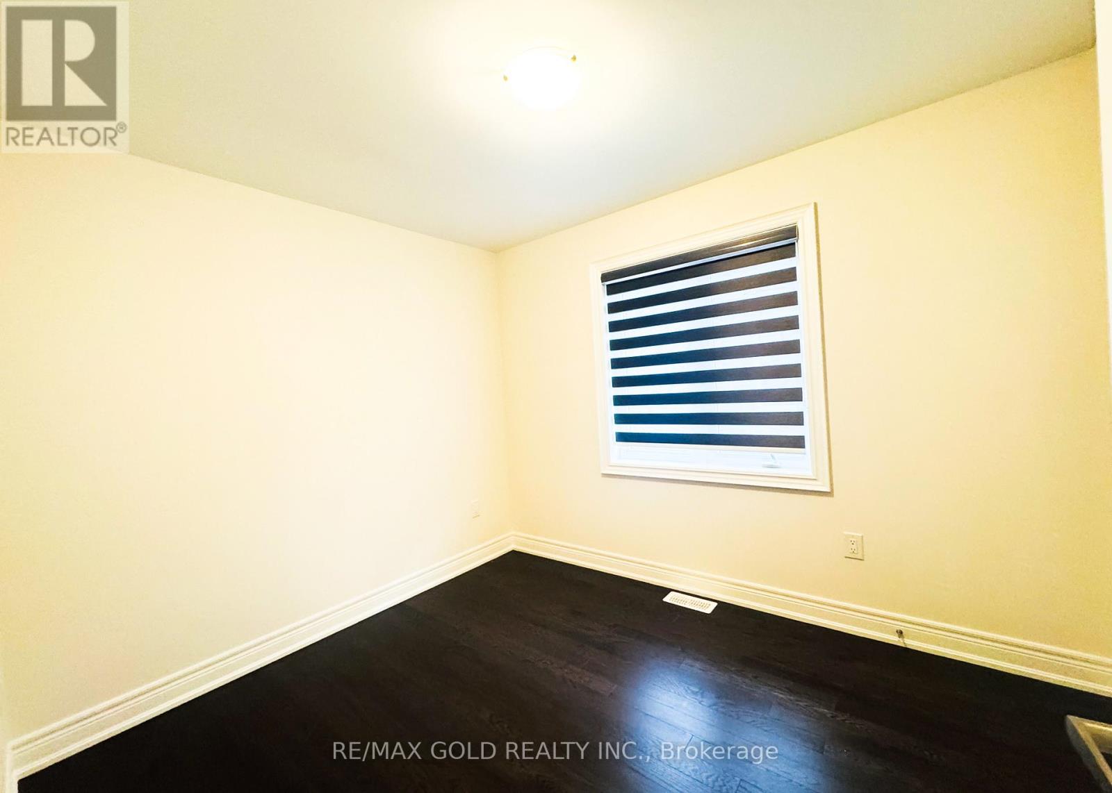 74 Grassbank Road, Brampton, Ontario  L6R 4E5 - Photo 10 - W12414264