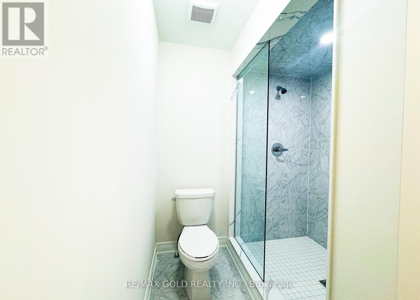 74 Grassbank Road, Brampton, Ontario  L6R 4E5 - Photo 12 - W12414264