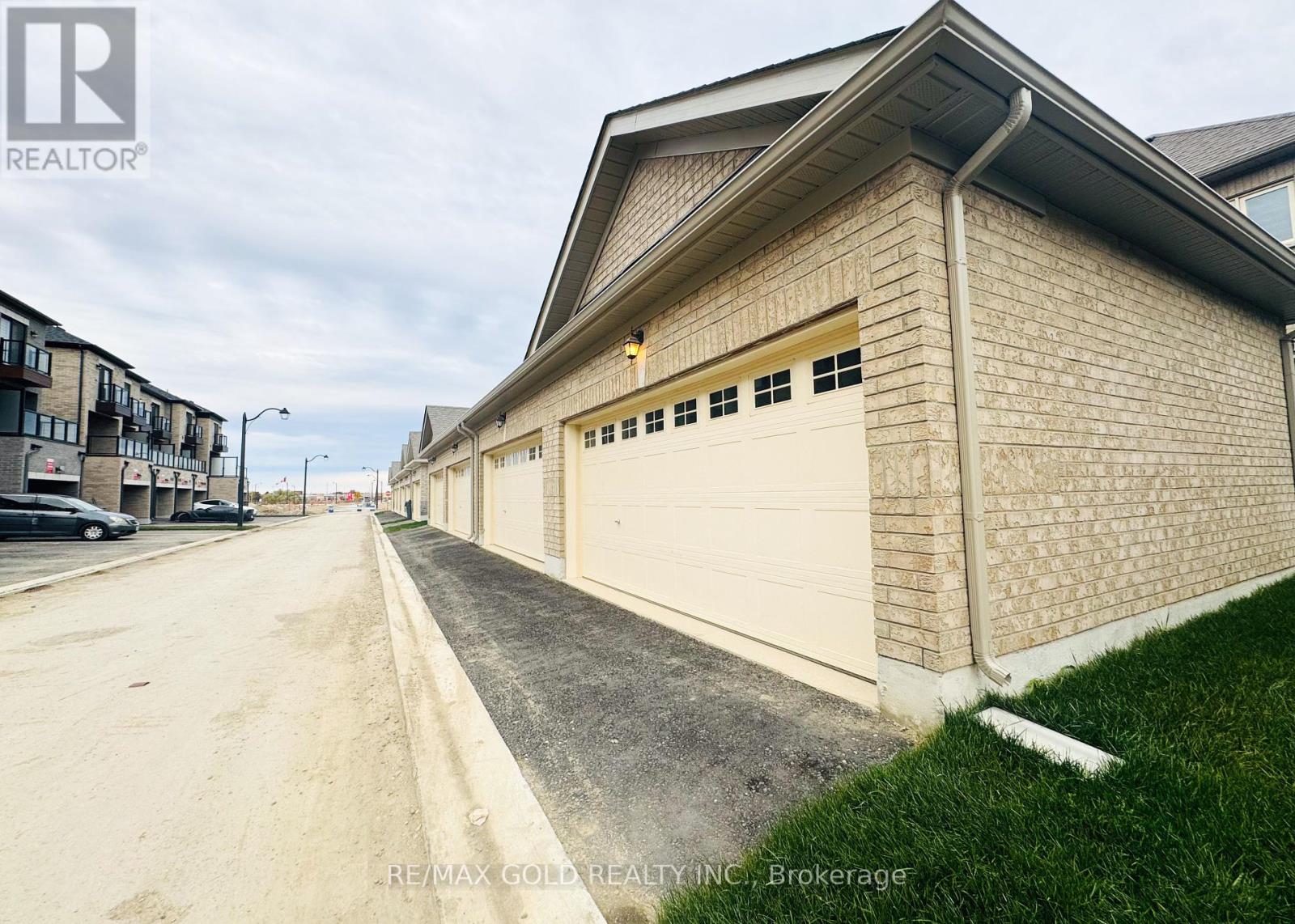 74 Grassbank Road, Brampton, Ontario  L6R 4E5 - Photo 16 - W12414264