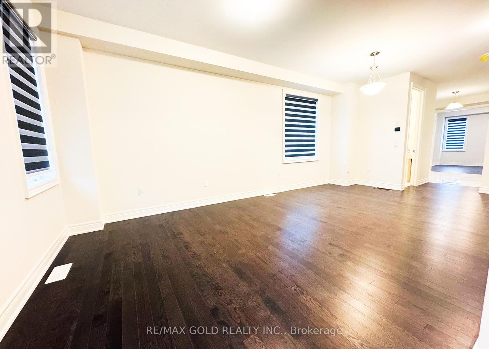 74 Grassbank Road, Brampton, Ontario  L6R 4E5 - Photo 3 - W12414264