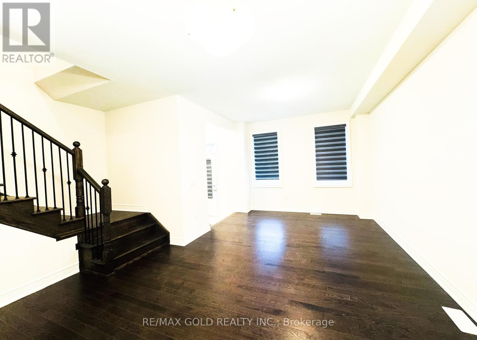 74 Grassbank Road, Brampton, Ontario  L6R 4E5 - Photo 4 - W12414264