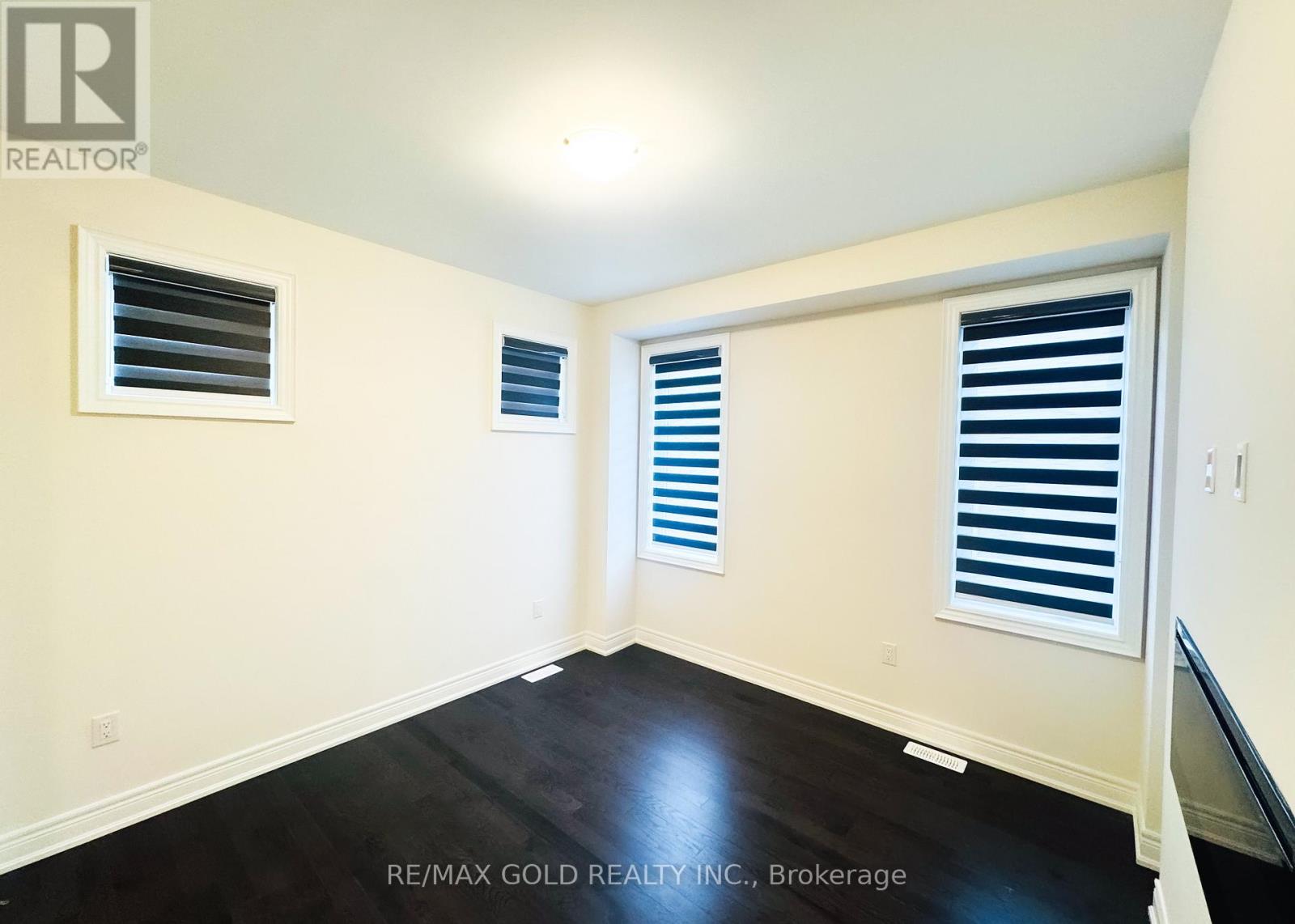 74 Grassbank Road, Brampton, Ontario  L6R 4E5 - Photo 6 - W12414264