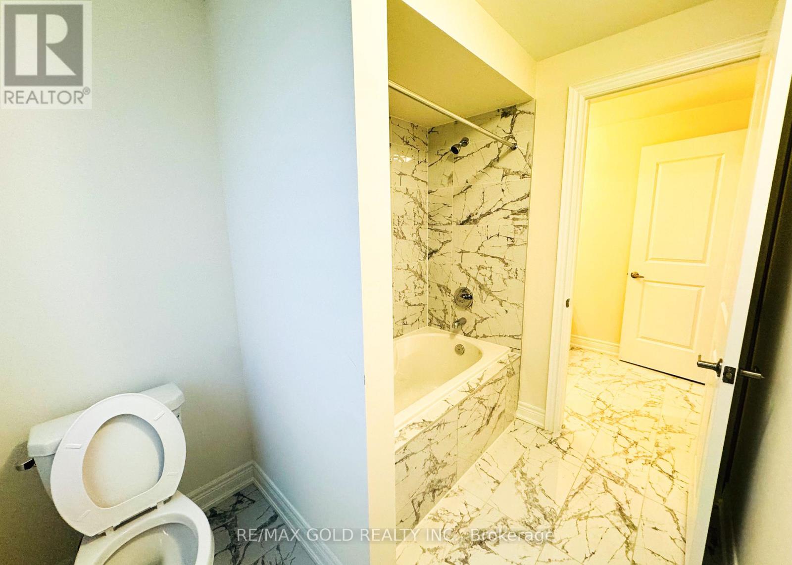 74 Grassbank Road, Brampton, Ontario  L6R 4E5 - Photo 8 - W12414264