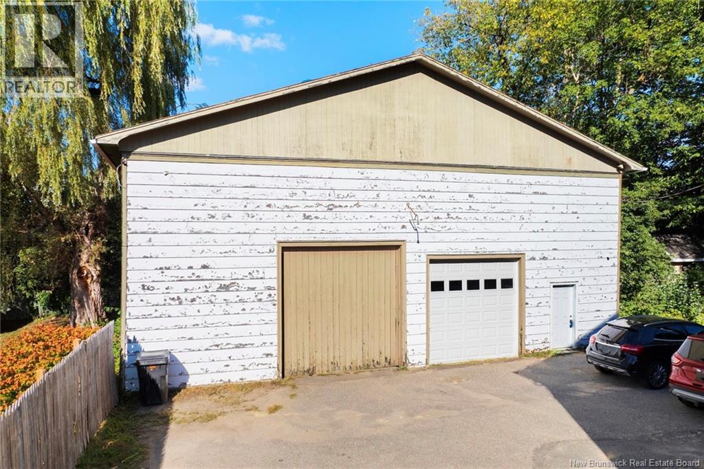 247 Dundonald Street, Fredericton, New Brunswick  E3B 1X1 - Photo 2 - NB127001