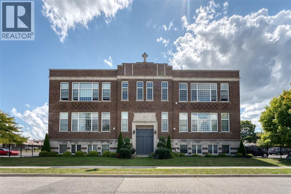 MLS# 25023893: 647 IRVINE Unit# 305, Windsor, Canada