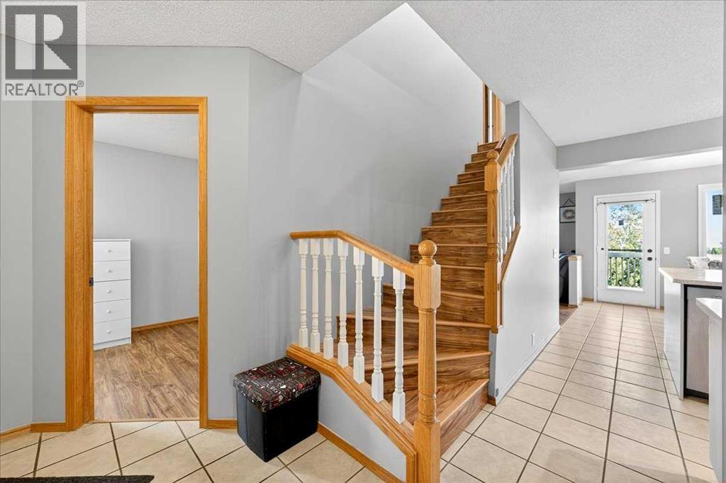 Property at 64 Macewan Park Rise NW image 5