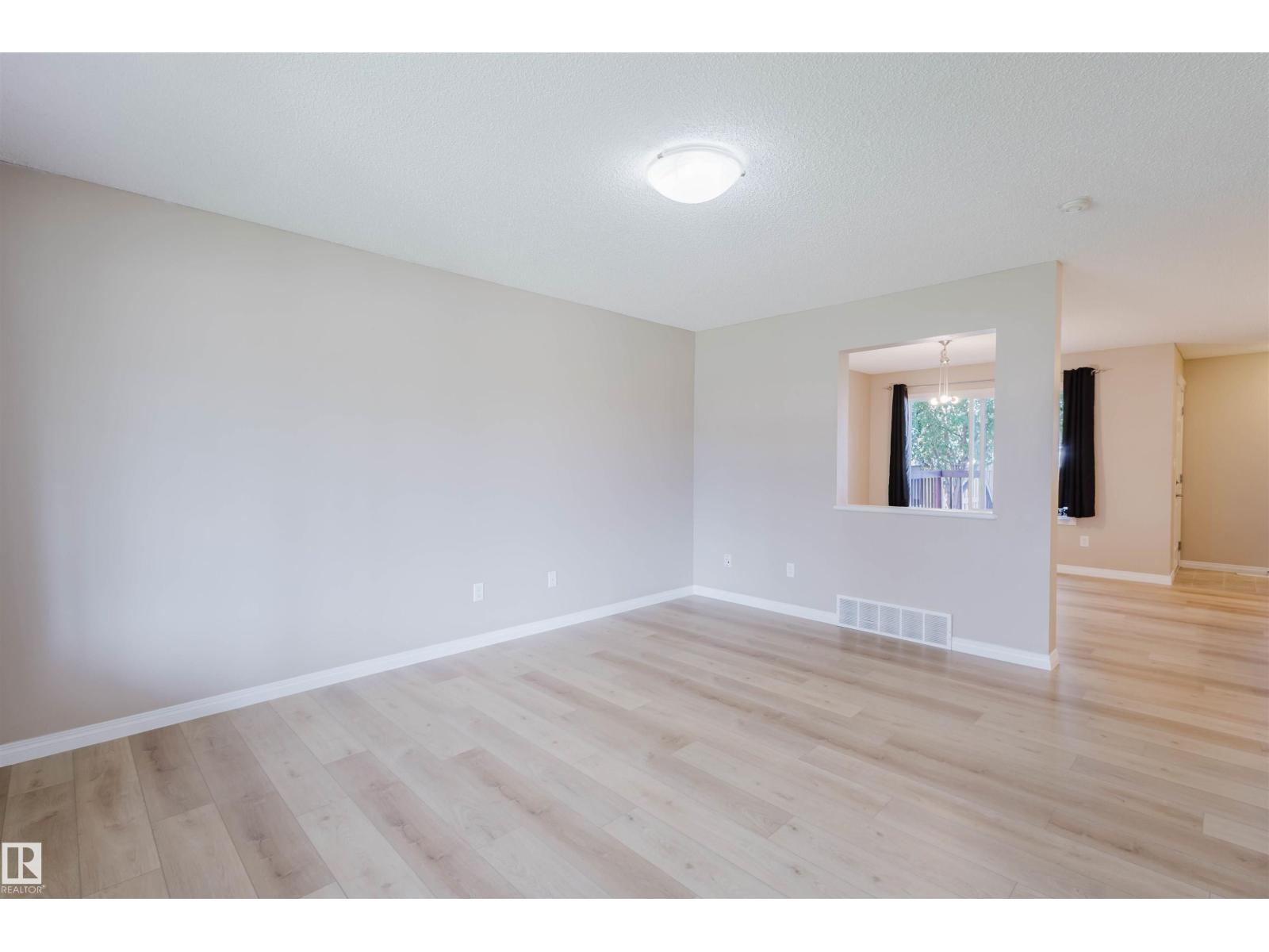 9235 Scott Ln Nw, Edmonton, Alberta  T6R 0E6 - Photo 5 - E4458497