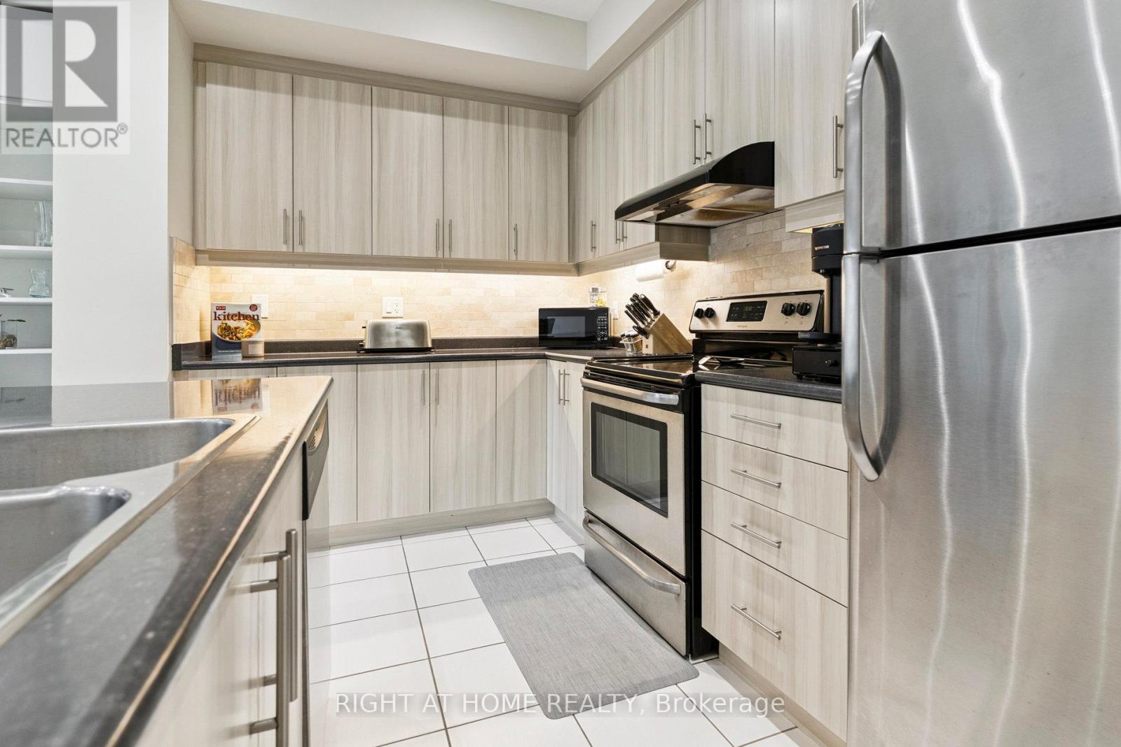 30 Boadway Crescent, Whitchurch-Stouffville, Ontario  L4A 1Y2 - Photo 10 - N12414285