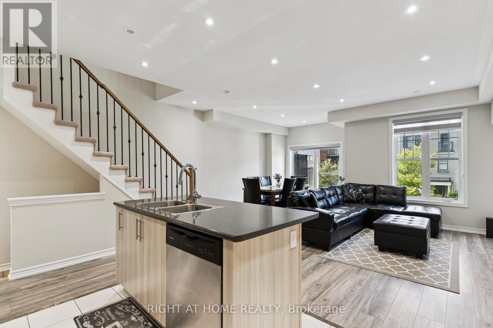 30 Boadway Crescent, Whitchurch-Stouffville, Ontario  L4A 1Y2 - Photo 12 - N12414285