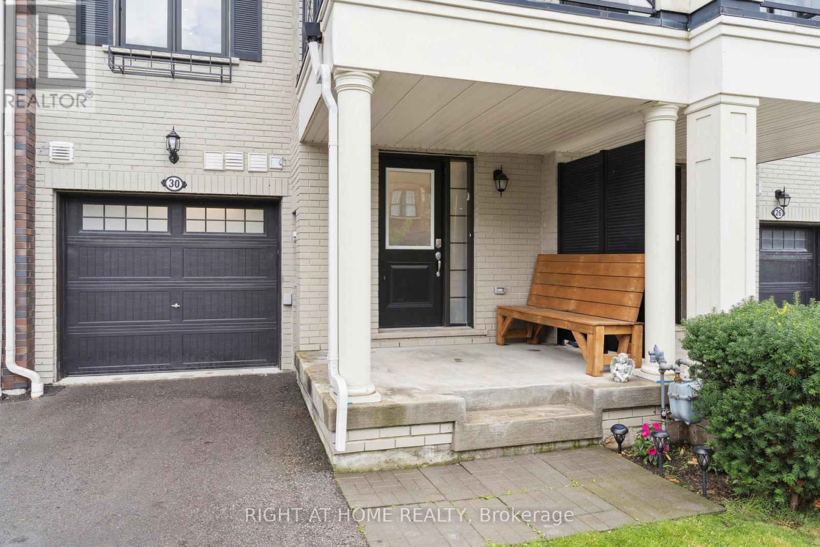 30 Boadway Crescent, Whitchurch-Stouffville, Ontario  L4A 1Y2 - Photo 2 - N12414285