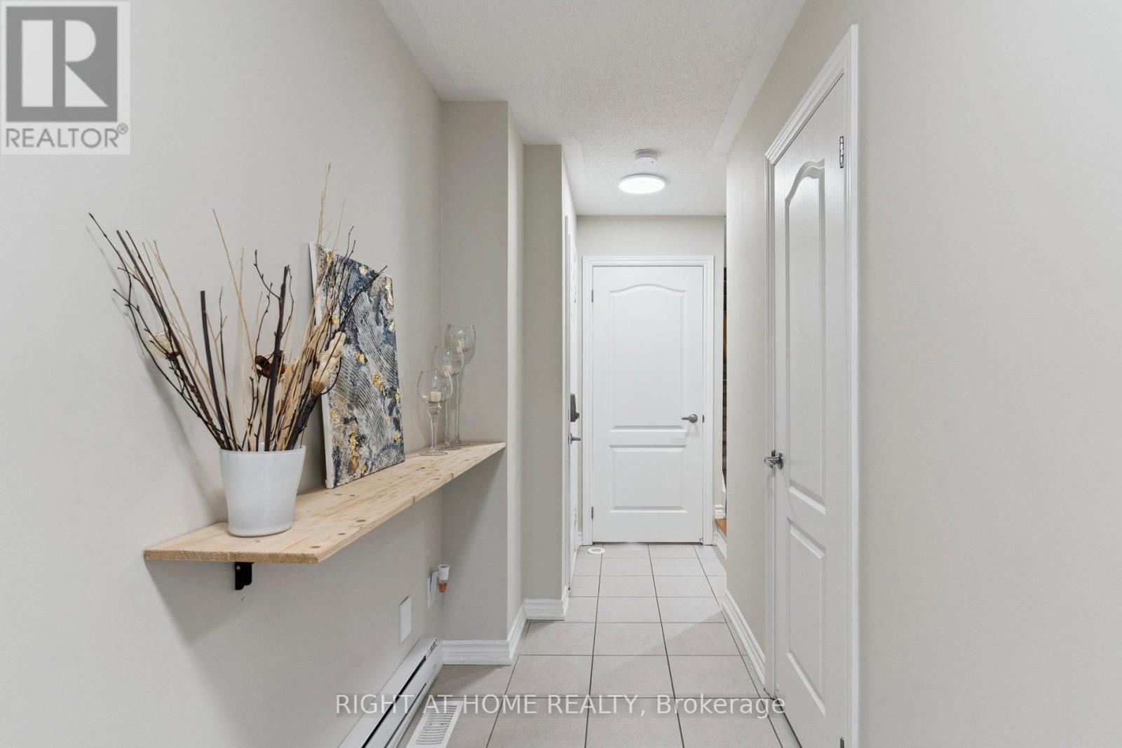 30 Boadway Crescent, Whitchurch-Stouffville, Ontario  L4A 1Y2 - Photo 4 - N12414285