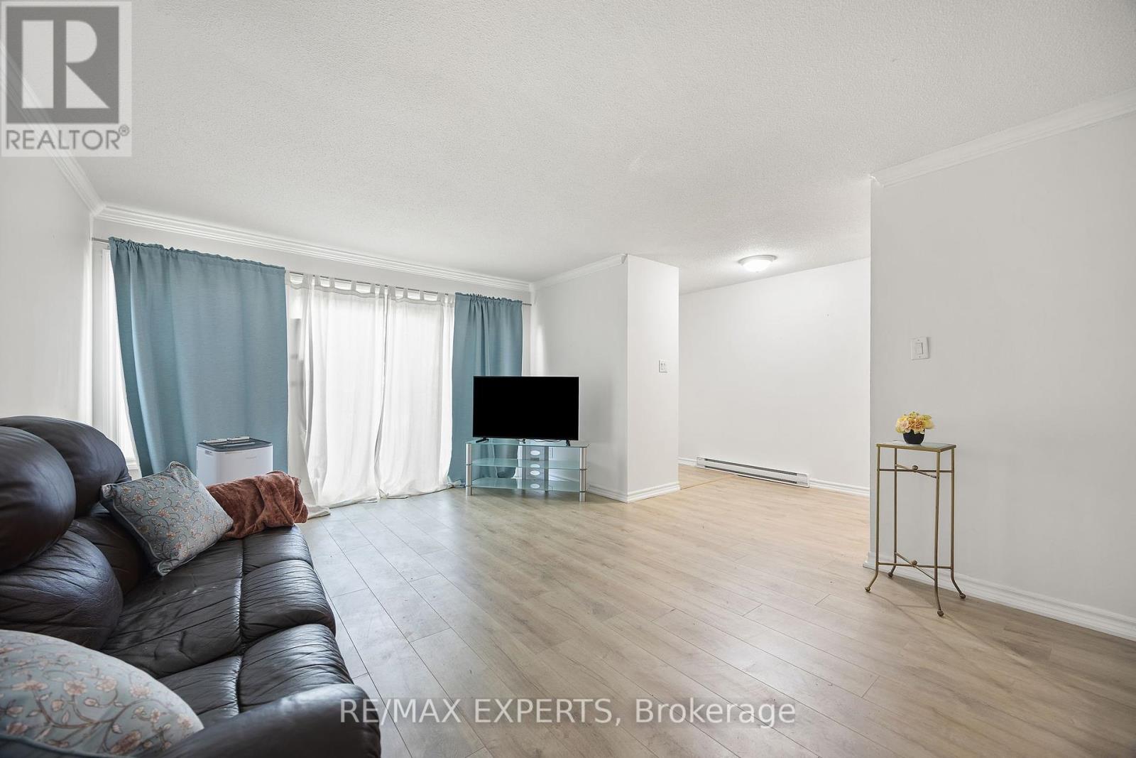 242 Milestone Crescent, Aurora, Ontario  L4G 3M2 - Photo 6 - N12414329