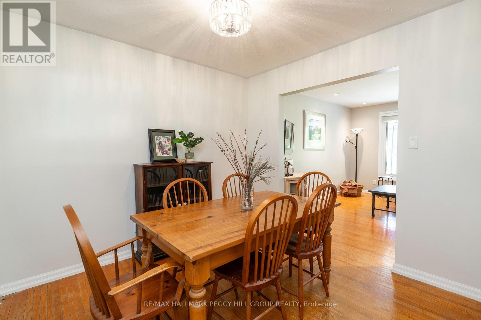 6 Walker Avenue, Orillia, Ontario  L3V 6G7 - Photo 3 - S12414296