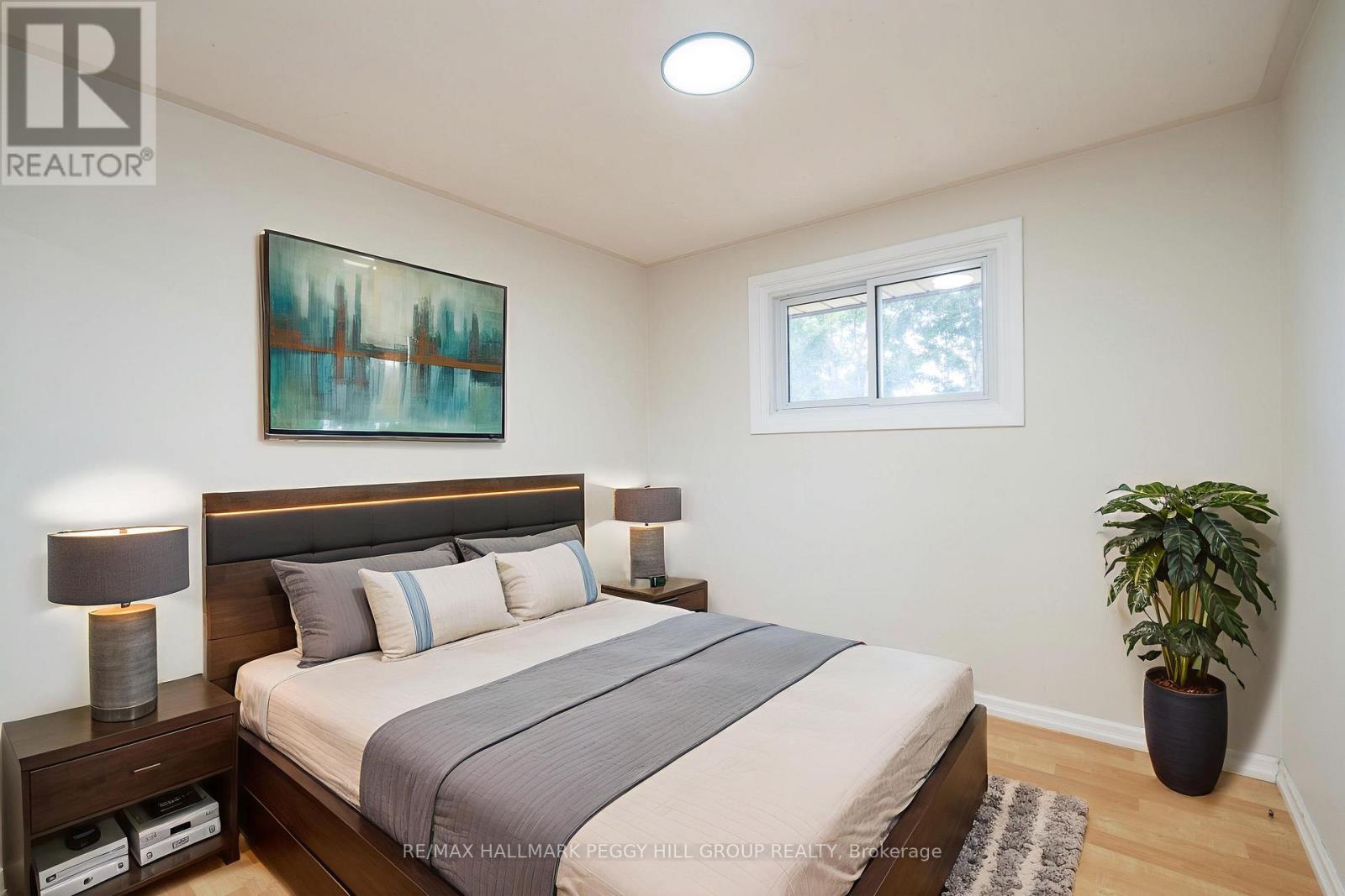 6 Walker Avenue, Orillia, Ontario  L3V 6G7 - Photo 7 - S12414296