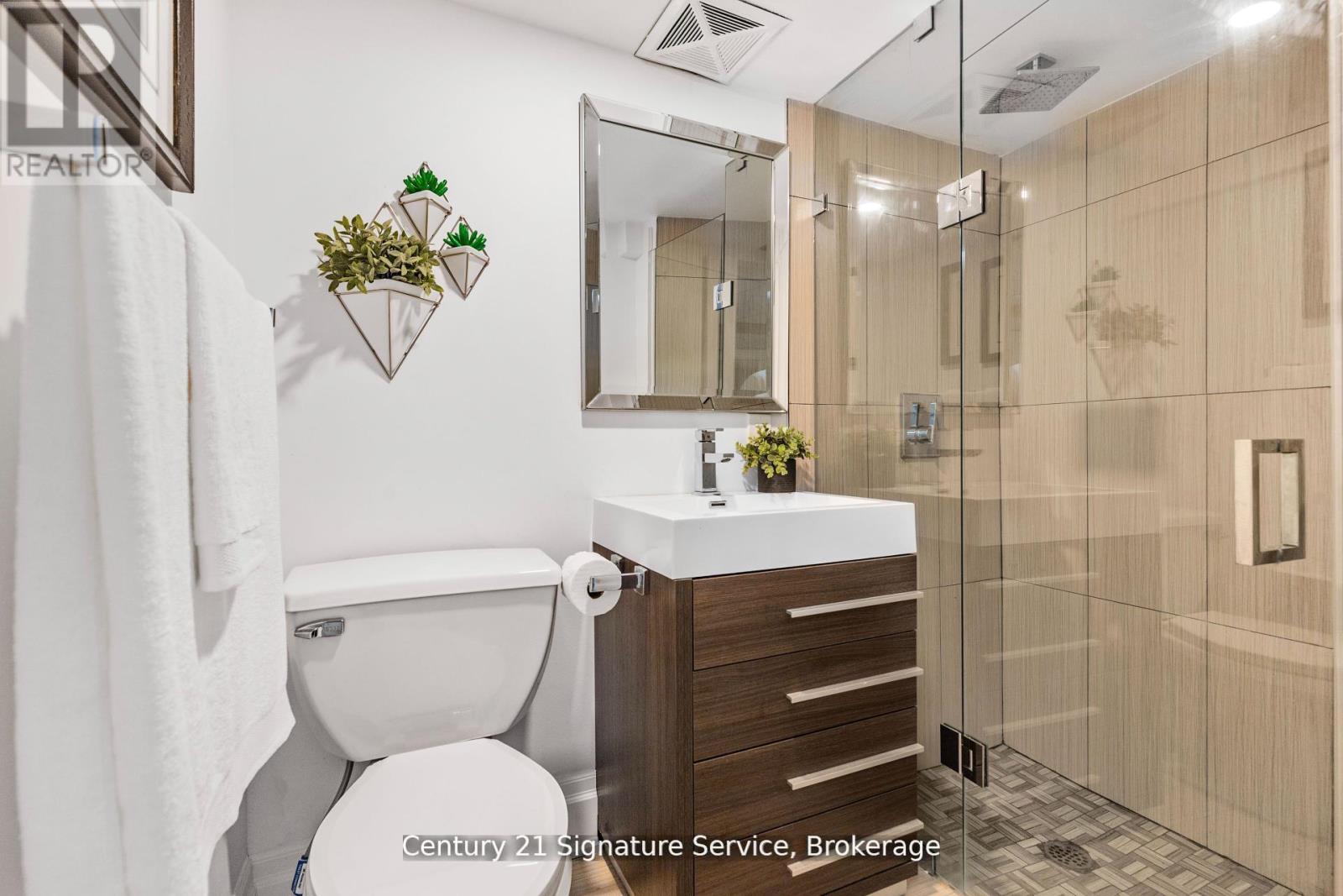 33 Mcintosh Avenue, Toronto, Ontario  M8Y 3E1 - Photo 21 - W12413542