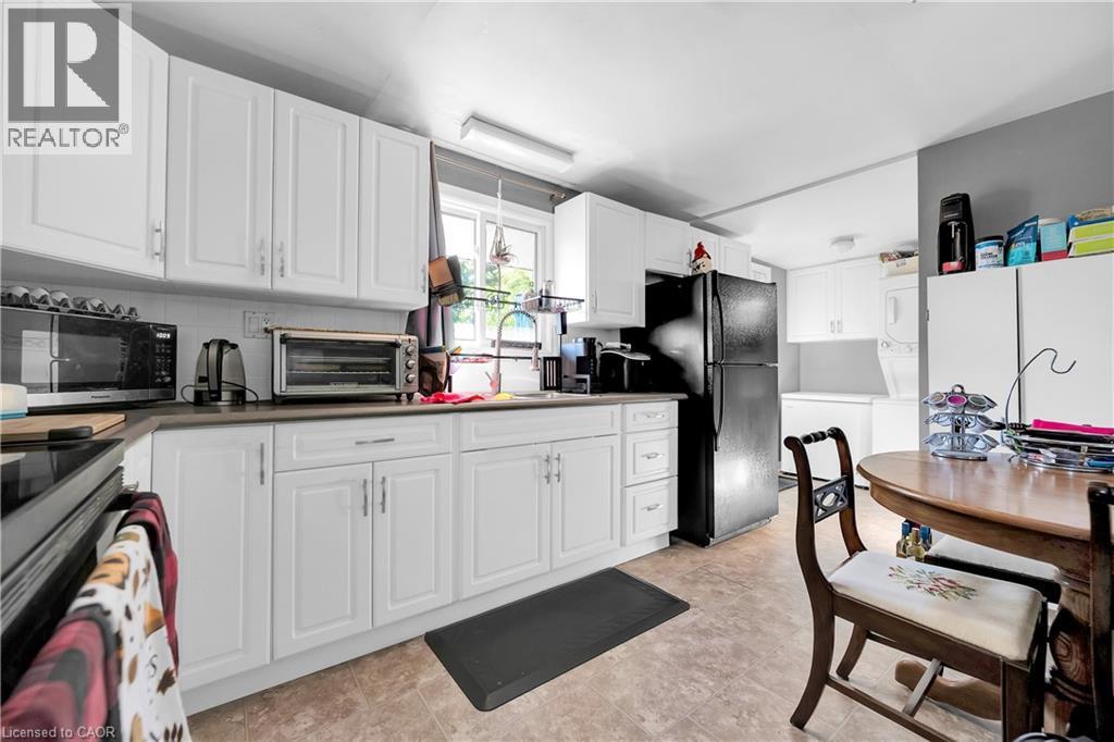 4249 Academy Street, Beamsville, Ontario  L3J 0R5 - Photo 3 - 40771416