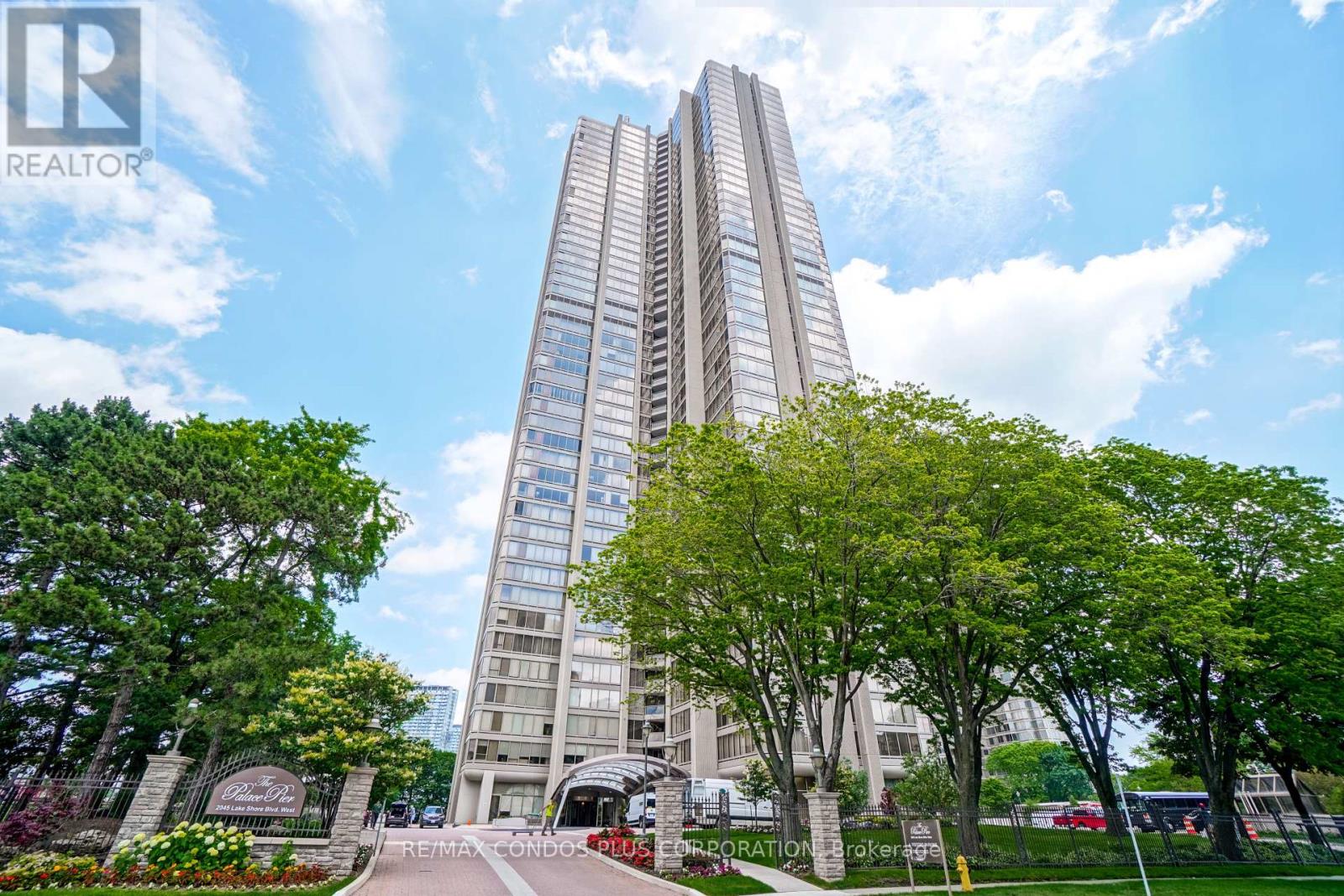 805 - 2045 Lake Shore Boulevard W, Toronto, Ontario  M8V 2Z6 - Photo 2 - W12411496